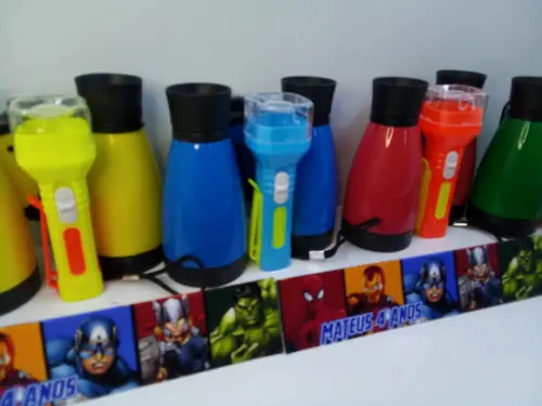 Kit Binoculo + Lanterna Cores Sortidas Tema Herois