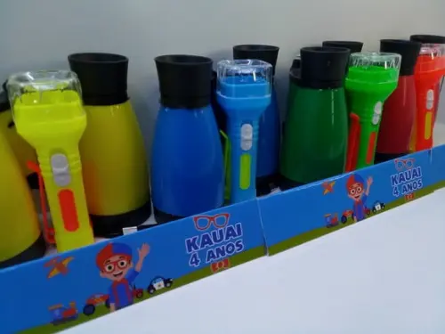 Kit Binoculo + Lanterna Cores Sortidas Tema Blippi