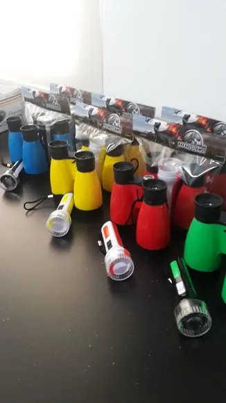 Kit Binoculo + Lanterna Tema Dinossauros