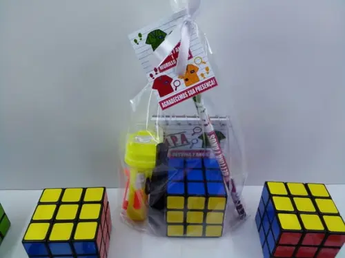 Kit Bloquinho + Mini Lápis + Lanterna + Lupa + Cubo Mágico