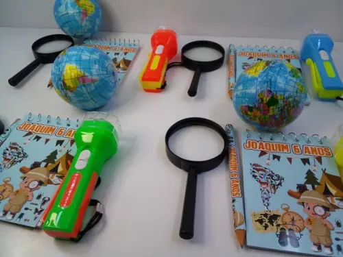 Kit Bloquinho + Mini Lápis + Lanterna + Lupa + Bola Macia