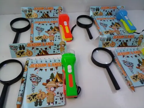 Kit Bloquinho + Mini Lápis + Lanterna + Lupa Acampamento