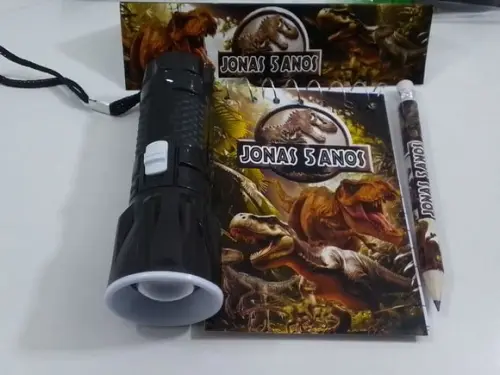 Kit Bloquinho + Mini Lápis + Lanterna + Lupa Jurassic World