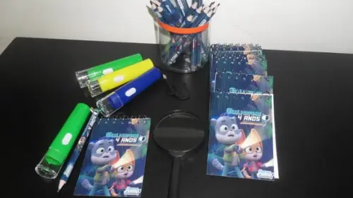 Kit Bloquinho + Mini Lápis + Lanterna + Lupa Tema Detetives