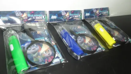 Kit Bloquinho + Mini Lápis + Lanterna + Lupa Tema Detetives