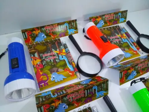 Kit Bloquinho + Mini Lápis + Lanterna + Lupa Tema Dinossauro