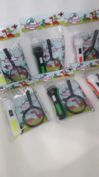 Kit Bloquinho + Mini Lápis + Lanterna + Lupa Tema Dinossauro