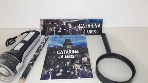 Kit Bloquinho + Mini Lápis + Lanterna + Lupa Tema Wandinha