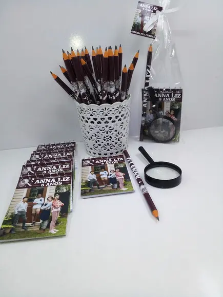 Kit Bloquinho + Mini Lápis + Lupa Tema Super Detetives