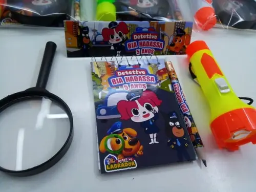 Kit Bloquinho + Mini Lápis+lanterna+lupa Detetive Labrador