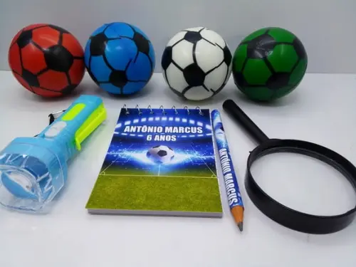 Kit Bolinha 6x6cm+bloquinho+lápis+lanterna+lupa Tema Futebol