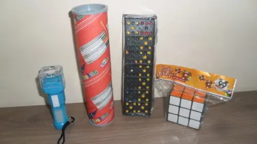 Kit Brinquedo:pega Varetas + Dominó + Lanterna + Cubo Mágico