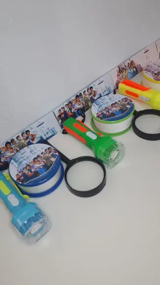 Kit Copo Retrátil + Lanterna + Lupa Principes e Princesas