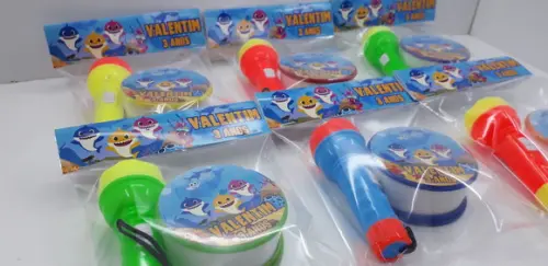 Kit Copo Retrátil + Lanterna Baby Shark