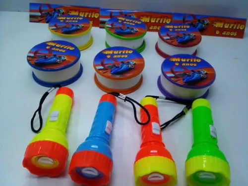 Kit Copo Retrátil + Lanterna Hot Wheels