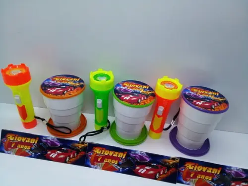 Kit Copo Retrátil + Lanterna Hot Wheels