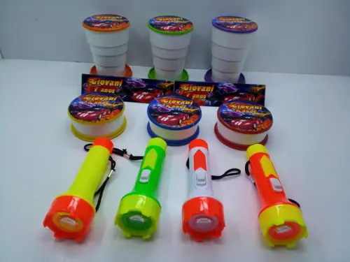 Kit Copo Retrátil + Lanterna Hot Wheels