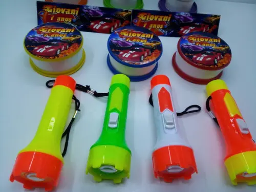 Kit Copo Retrátil + Lanterna Hot Wheels