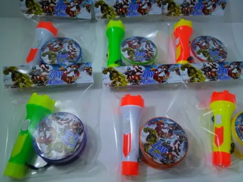 Kit Copo Retrátil + Lanterna Personalizado Vingadores