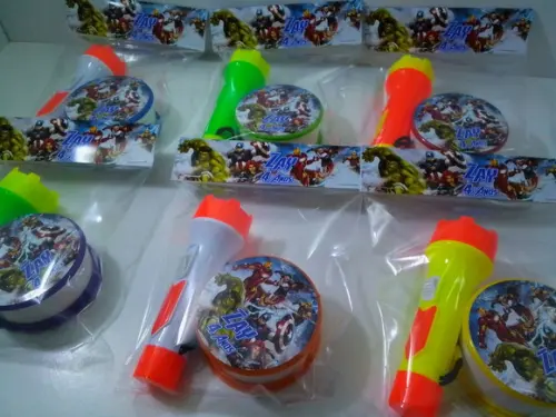 Kit Copo Retrátil + Lanterna Personalizado Vingadores