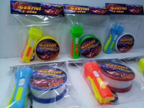 Kit Copo Retrátil + Lanterna Tema Hot Wheels