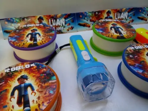 Kit Copo Retrátil + Lanterna Tema Roblox