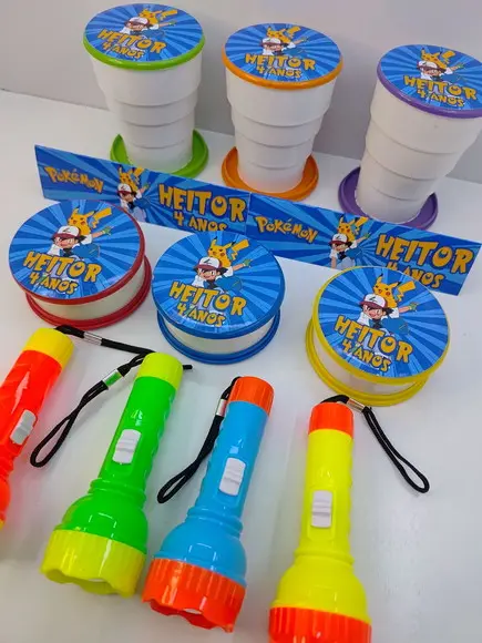 Kit Copo Retrátil + Lanterna Tema Pokemon