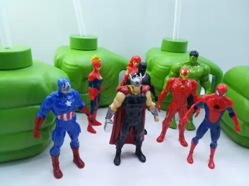 Kit Copo Super Mão com Canudo 450ml + Boneco Super Heróis
