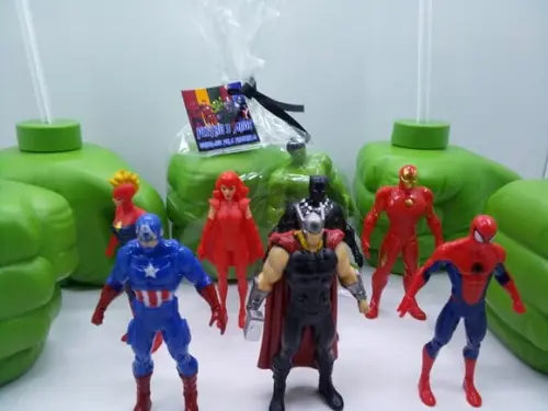 Kit Copo Super Mão com Canudo 450ml + Boneco Super Heróis