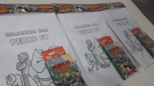 Kit de Desenhos para Colorir com Giz de Cera Kung Fu Panda