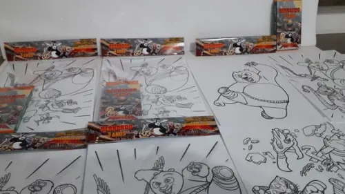 Kit de Desenhos para Colorir com Giz de Cera Kung Fu Panda