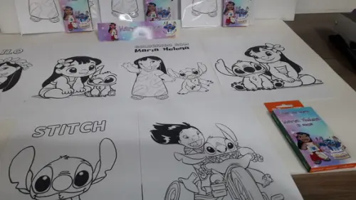 Kit de Desenhos para Colorir com Giz de Cera Lilo e Stitch