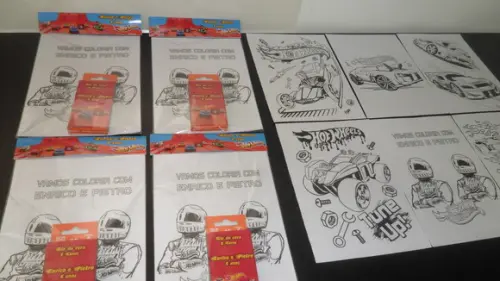 Kit de Desenhos para Colorir com Giz de Cera Tema Hot Wheels