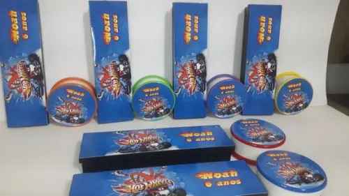 Kit Domino + Copo Retratil Tema Hot Whells