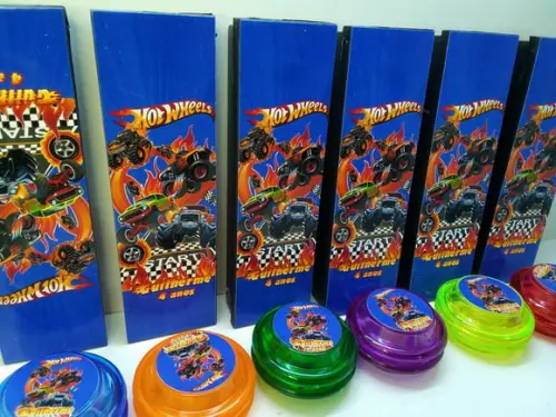 Kit Domino + Ioiô Cores + Lanterna Tema Hot Wheels