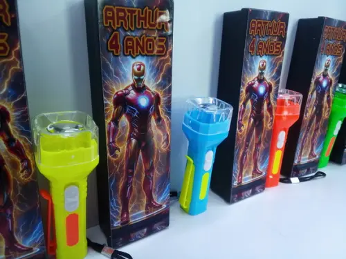 Kit Domino + Ioiô Cores + Lanterna Tema Homem Dr Ferro
