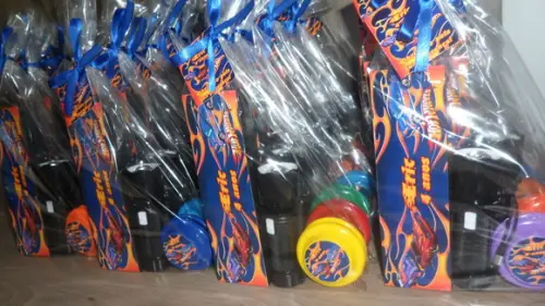 Kit Domino + Ioiô Cores + Lanterna Tema Hot Wheels