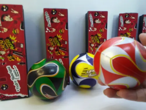 Kit Dominó + Mini Bola Macia 6x6cm Tema Edinaldinho