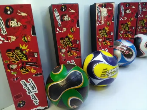 Kit Dominó + Mini Bola Macia 6x6cm Tema Edinaldinho
