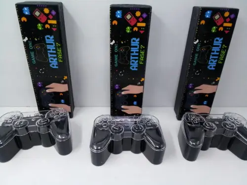 Kit Domino + Tubete em Formato de Controle de Video Game