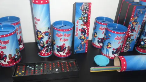 Kit Domino +pega Varetas+ Cofre de Papelao Super Heróis