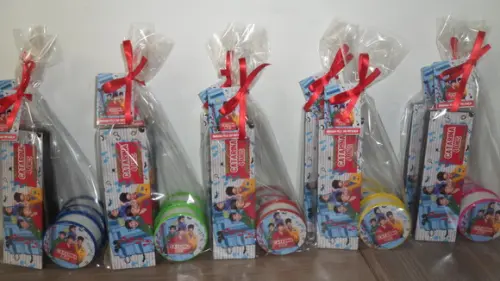 Kit Infantil Domino + Copo Retrátil