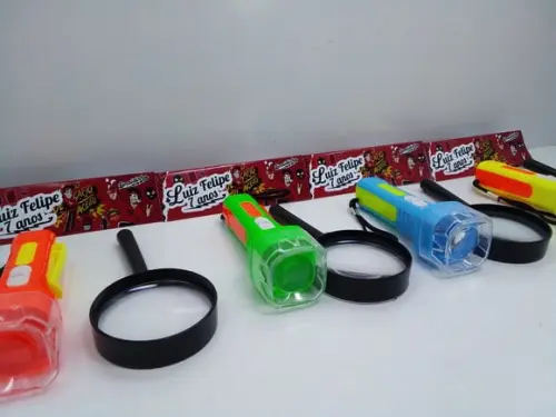 Kit Lanterna + Lupa no Tema Detetive Enaldinho