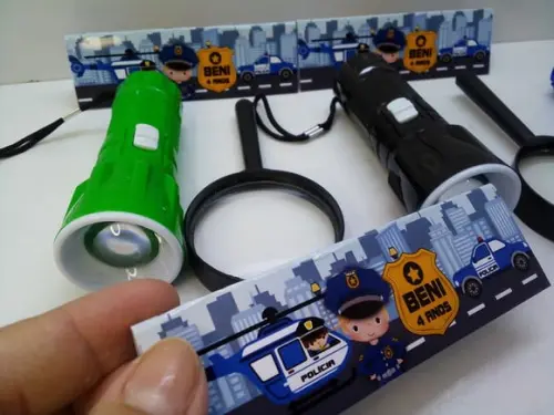Kit Lanterna + Lupa no Tema Policia