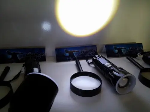 Kit Lanterna + Lupa no Tema Pantera Negra