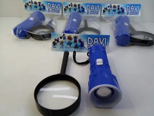 Kit Lanterna + Lupa no Tema Smurfs