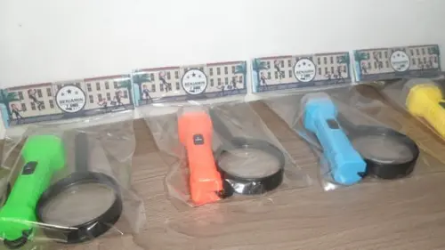 Kit Lanterna + Lupa Tema Espião
