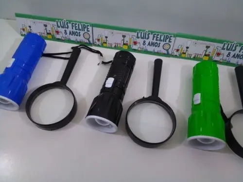 Kit Lanterna e Lupa Tema Cientista
