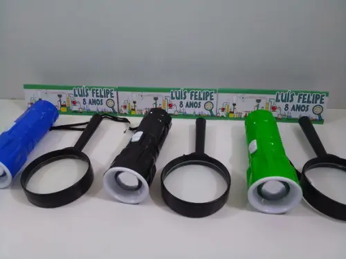 Kit Lanterna e Lupa Tema Cientista