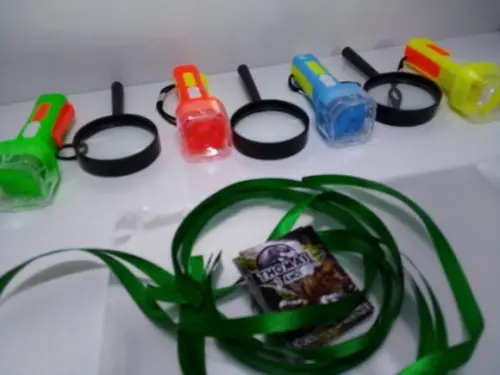 Kit Lanterna e Lupa Tema Dinossauro